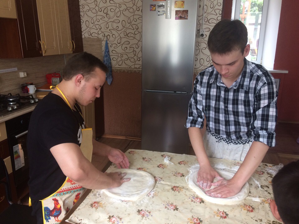 Ваня и Максим: как приготовление пиццы сближает друзей